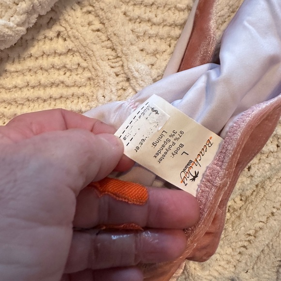 Bikini - Picture 2 of 5